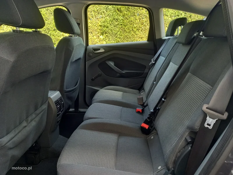Ford C-Max II 25