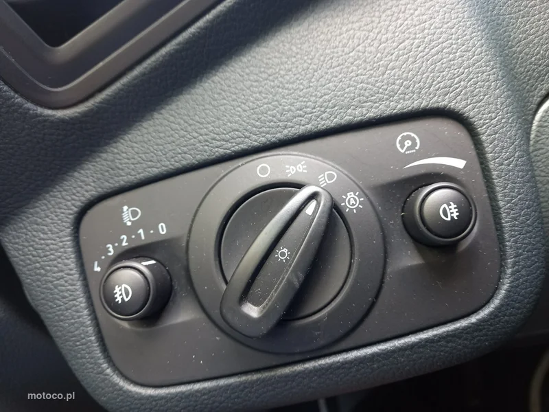 Ford C-Max II 36