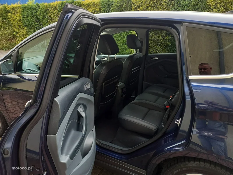 Ford C-Max II 23