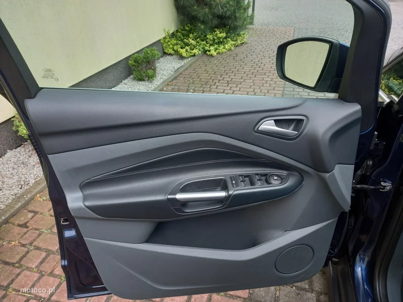 Ford C-Max II 25