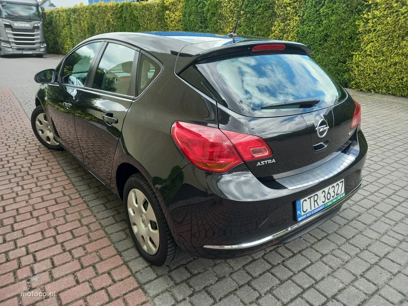 Opel Astra J 6