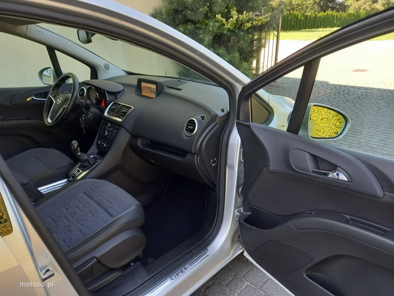 Opel Meriva B 23
