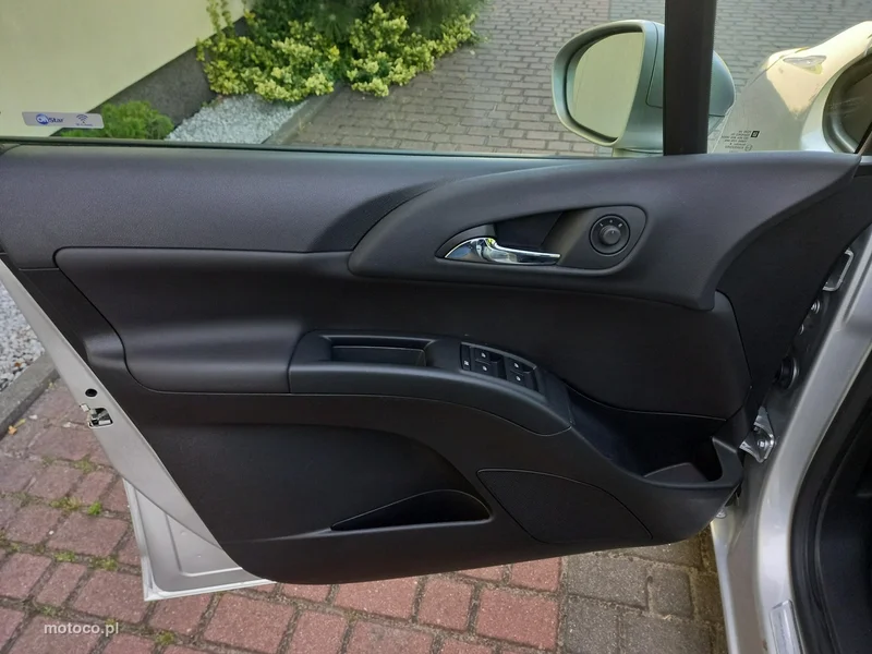 Opel Meriva B 28
