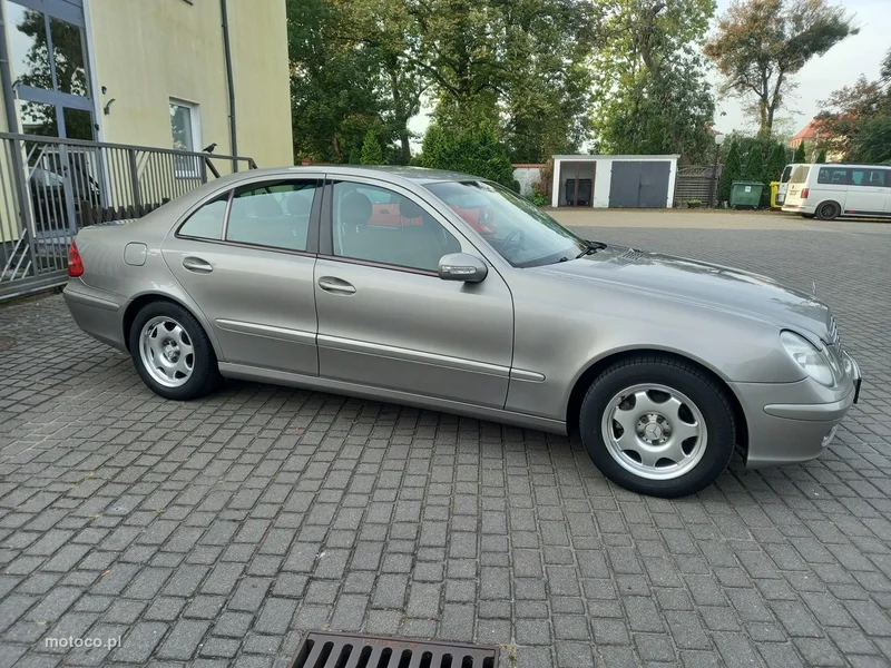 Mercedes-Benz Klasa E W211 E 220 11