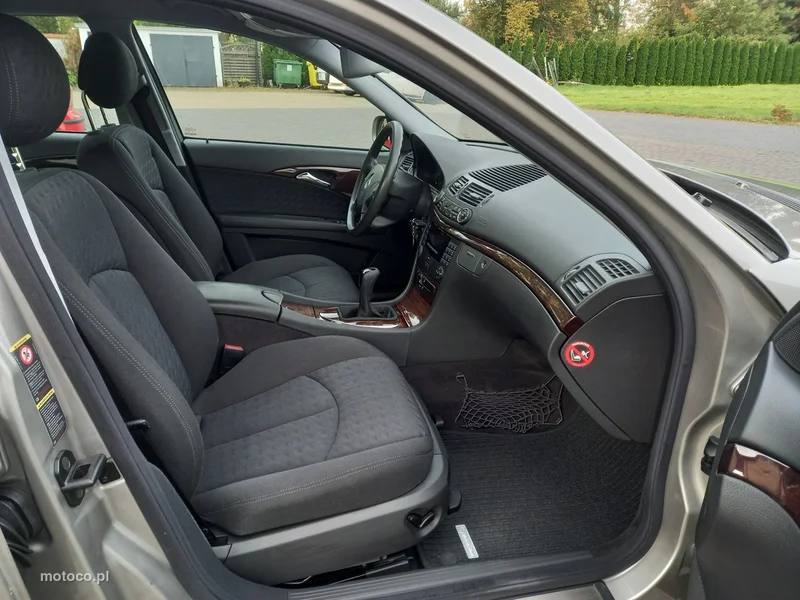 Mercedes-Benz Klasa E W211 E 220 22