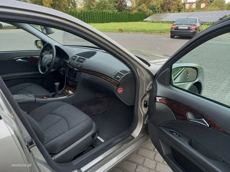 Mercedes-Benz Klasa E W211 E 220 23