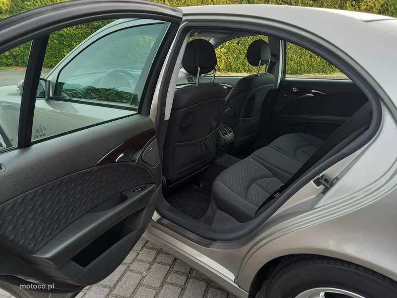 Mercedes-Benz Klasa E W211 E 220 28