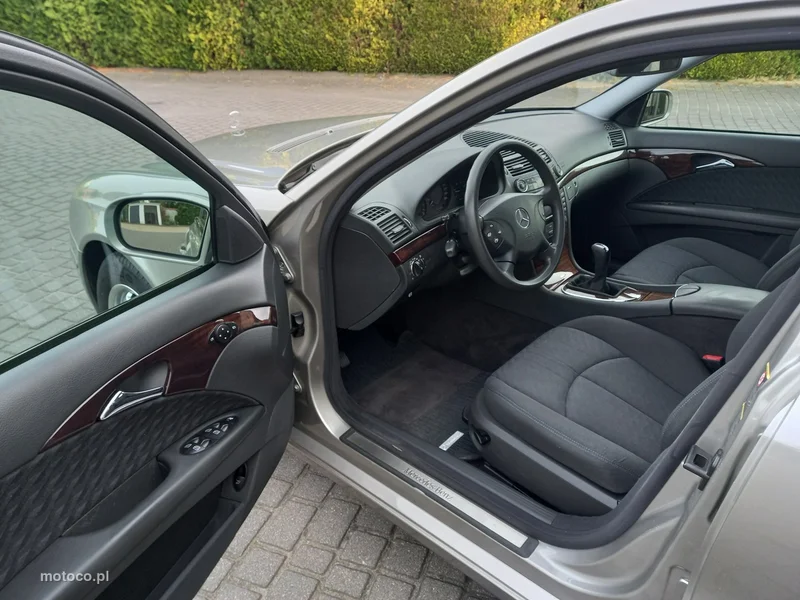 Mercedes-Benz Klasa E W211 E 220 29