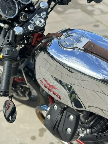 Moto Guzzi V7 8