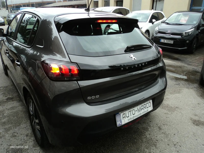 Peugeot 208 5