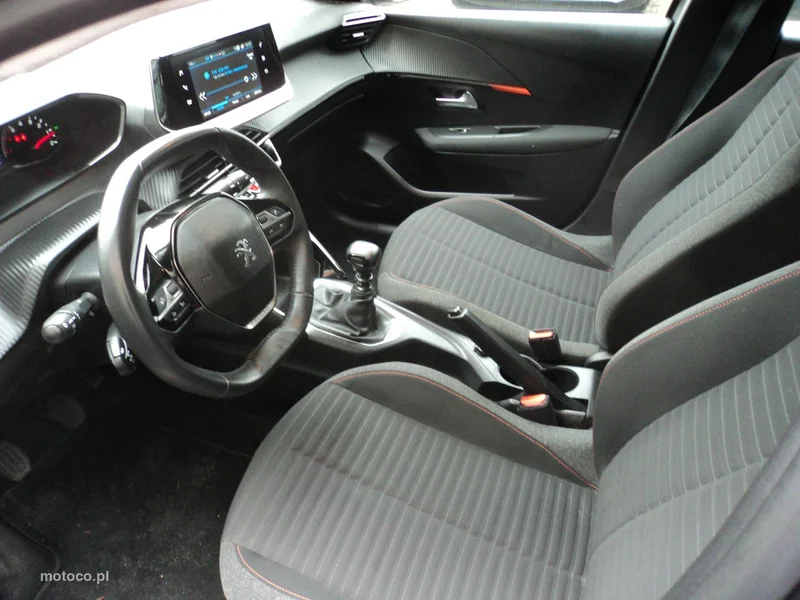 Peugeot 208 10