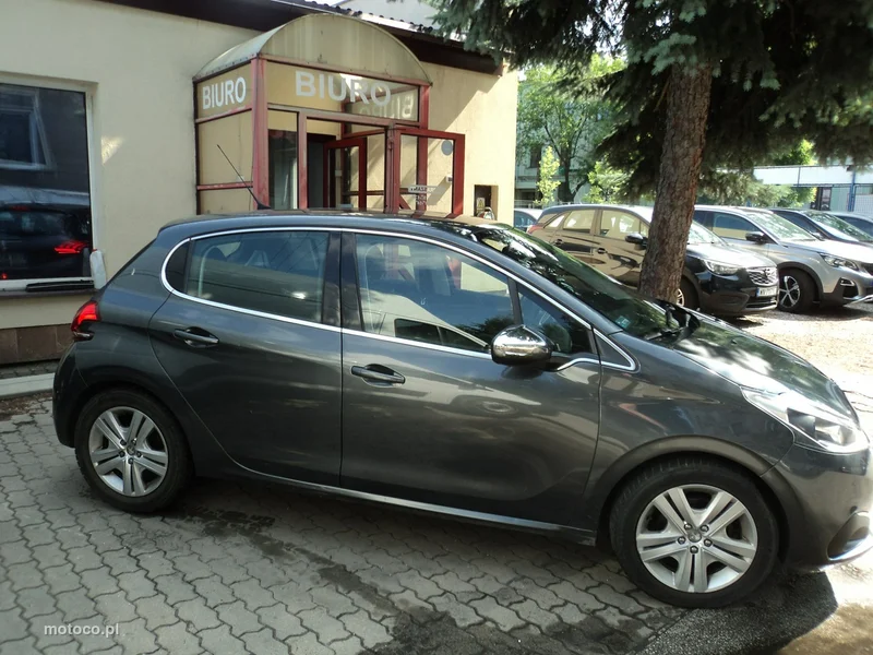 Peugeot 208 4