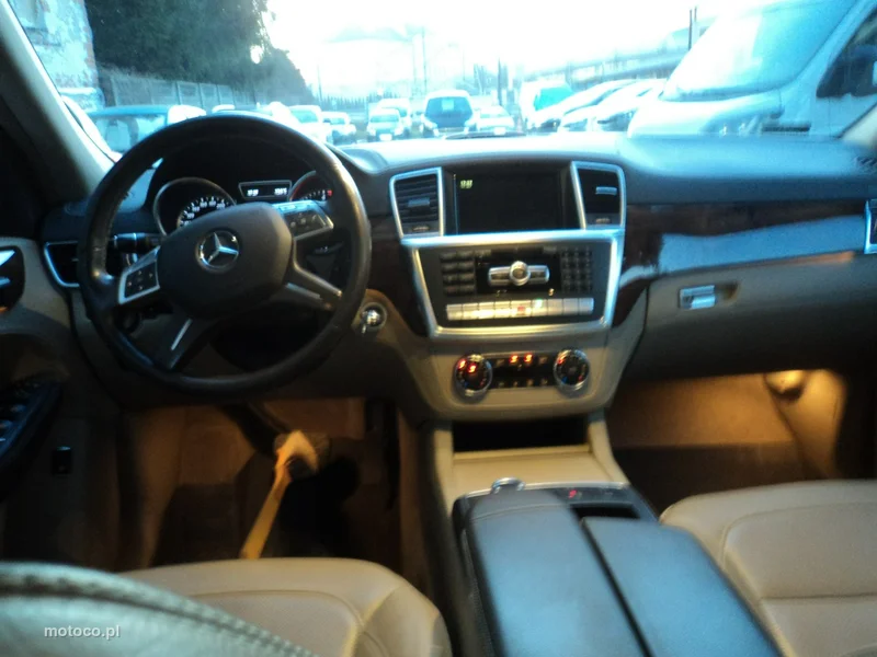 Mercedes-Benz ML W166 ML 350 10
