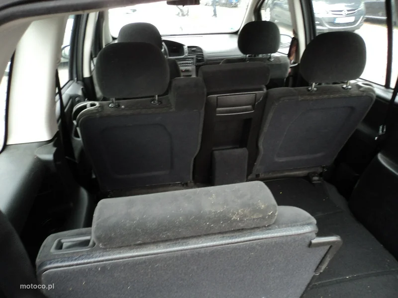 Opel Zafira A 8