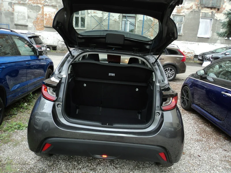Mazda 2 Hybrid 7