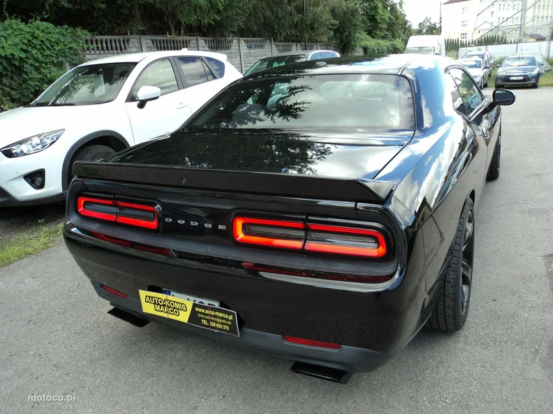 Dodge Challenger 6