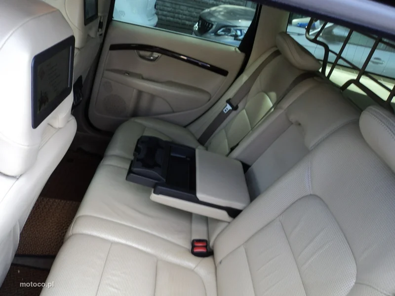 Volvo XC 70 11