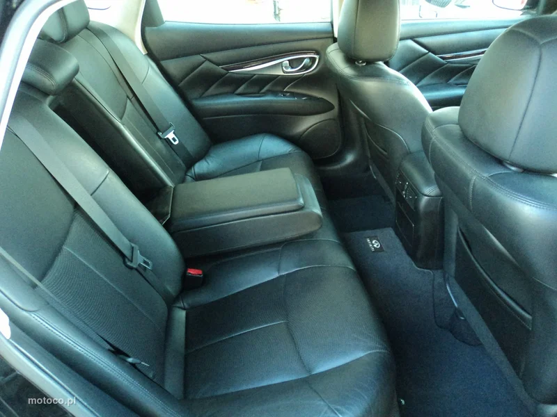 Infiniti M37 8