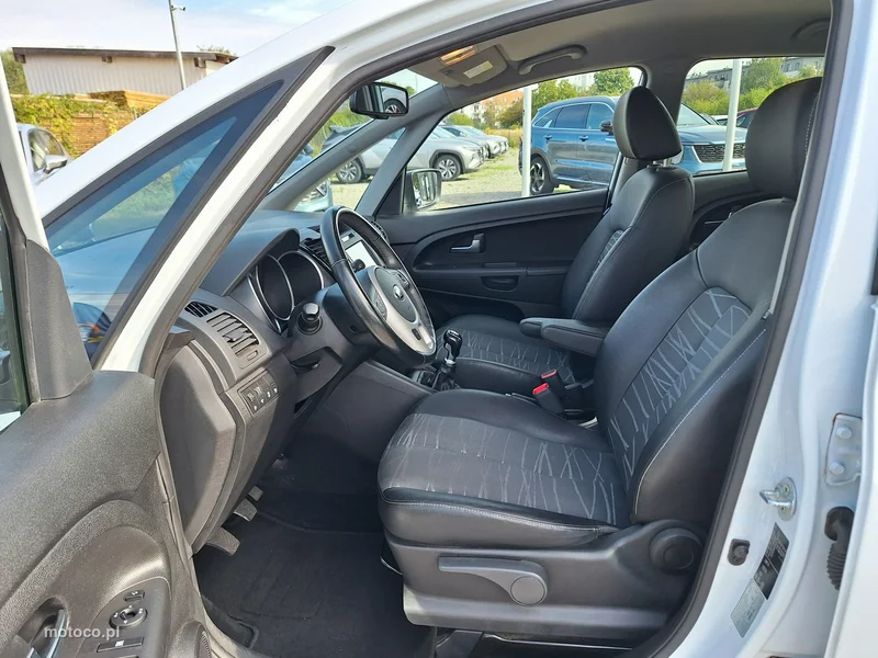 Kia Venga 10