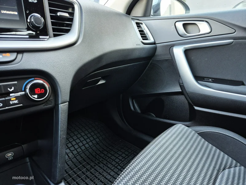 Kia Nowy Ceed 33