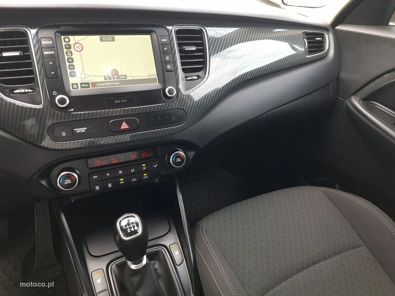 Kia Carens 19