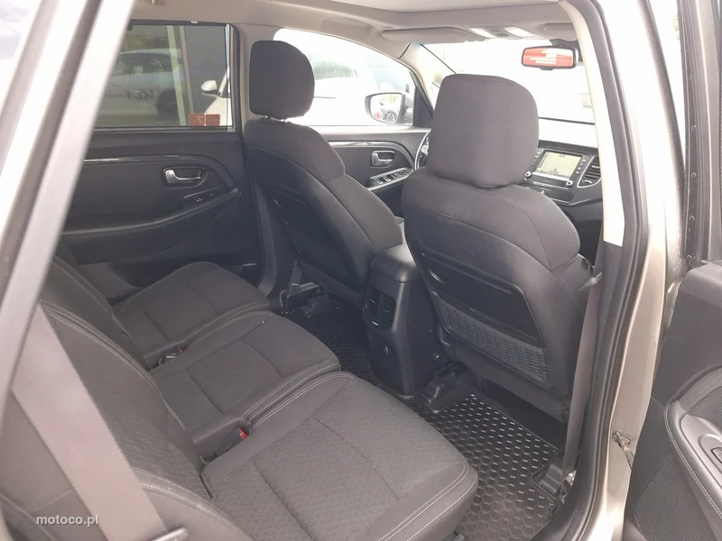 Kia Carens 28