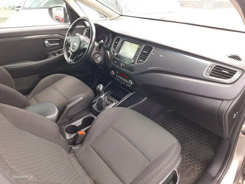 Kia Carens 29