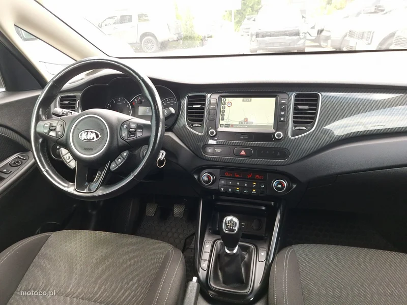 Kia Carens 31