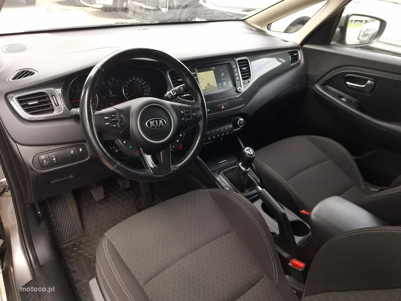 Kia Carens 9