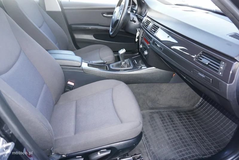 BMW Seria 3 E90 320 23