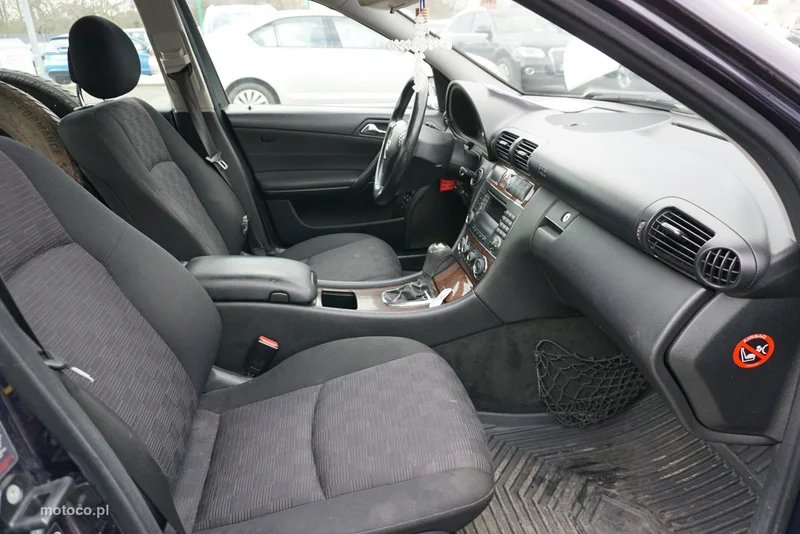 Mercedes-Benz Klasa C W203 C 220 12