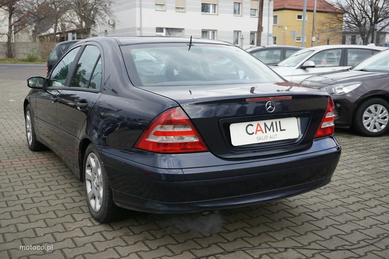 Mercedes-Benz Klasa C W203 C 220 7