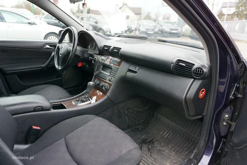 Mercedes-Benz Klasa C W203 C 220 10