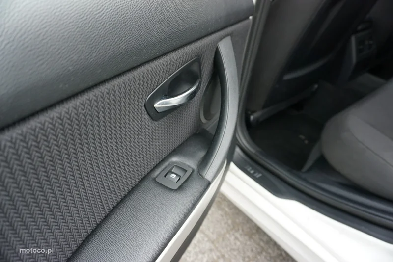 BMW Seria 3 E90 318 13