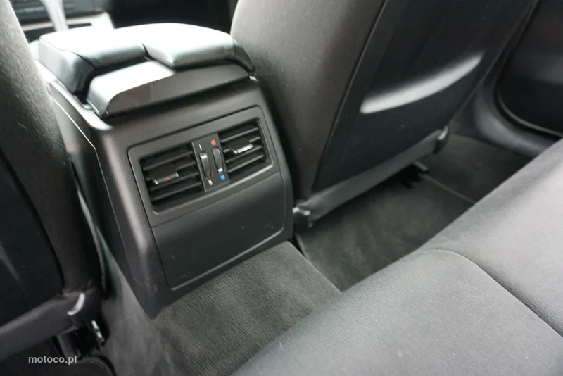 BMW Seria 3 E90 318 14