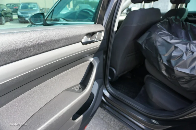 Volkswagen Passat Variant B8 13
