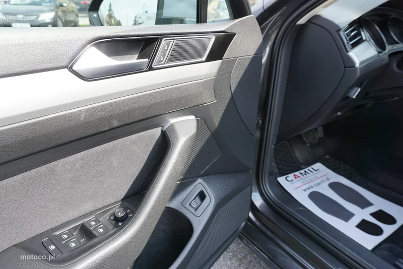 Volkswagen Passat Variant B8 10