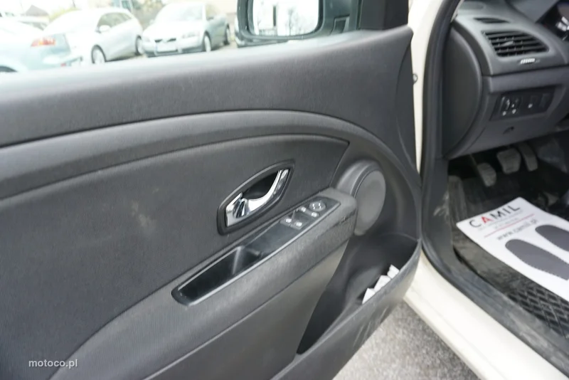 Renault Fluence 9