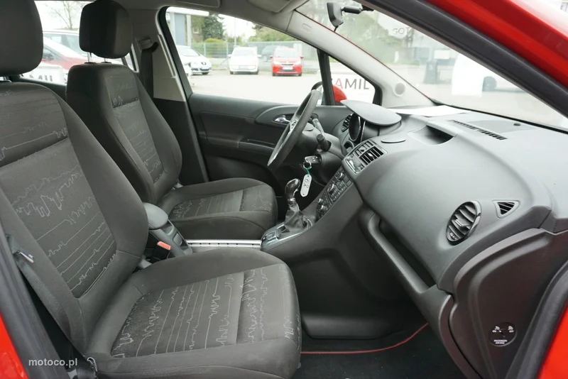 Opel Meriva B 23