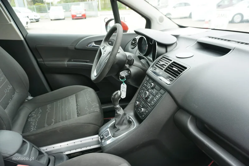 Opel Meriva B 24