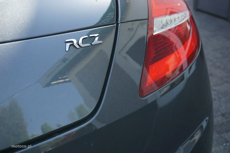 Peugeot RCZ 8