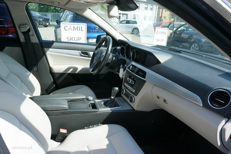 Mercedes-Benz Klasa C W204 C 220 27