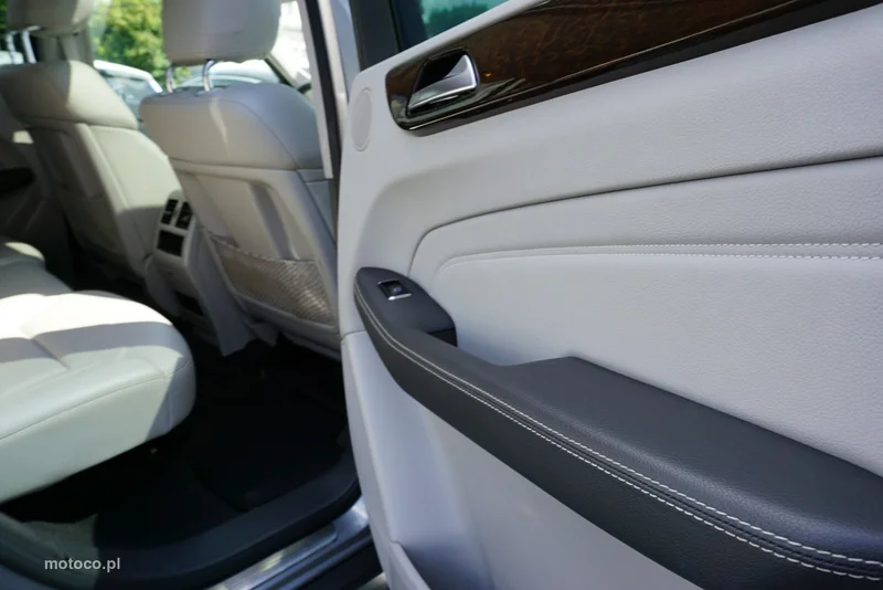 Mercedes-Benz ML W166 ML 350 26
