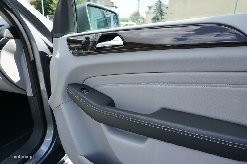 Mercedes-Benz ML W166 ML 350 28