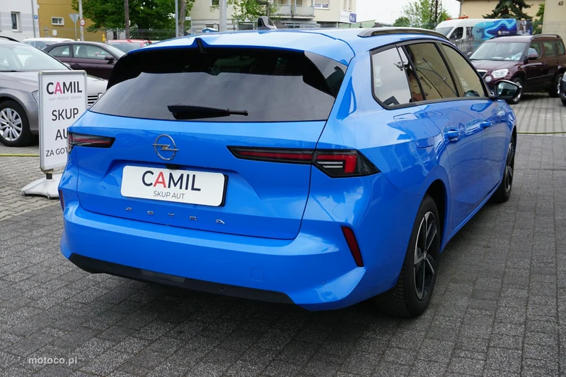 Opel Astra L 4