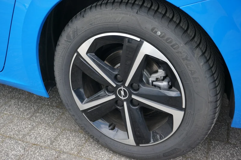 Opel Astra L 8