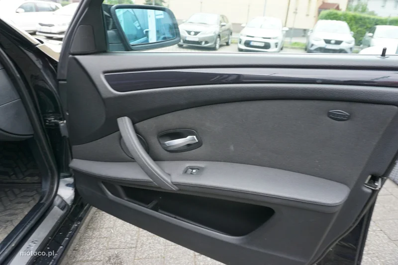 BMW Seria 5 E60 520 21