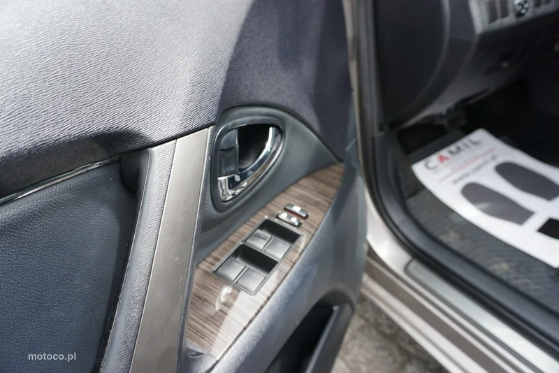 Toyota Avensis T27 11