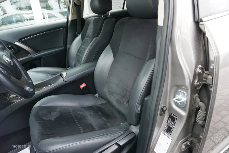 Toyota Avensis T27 13