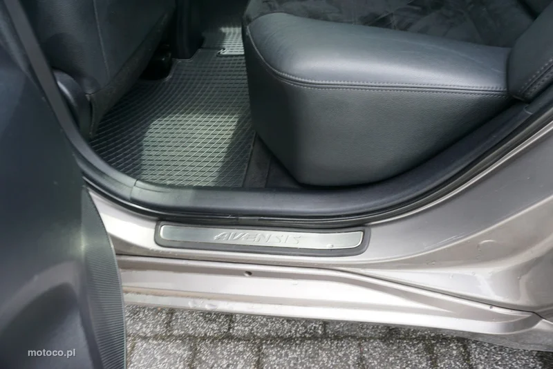 Toyota Avensis T27 14